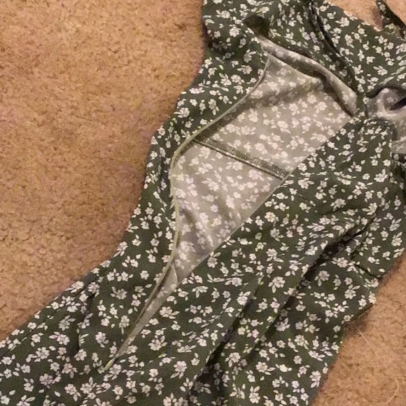 Green floral prairie dress🌳🌟⭐️ - Picture 4 of 5